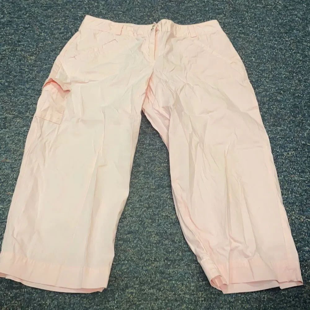 Izod Golf pink capris sz. 10